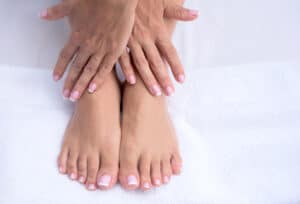 traits noirs sous l'ongle